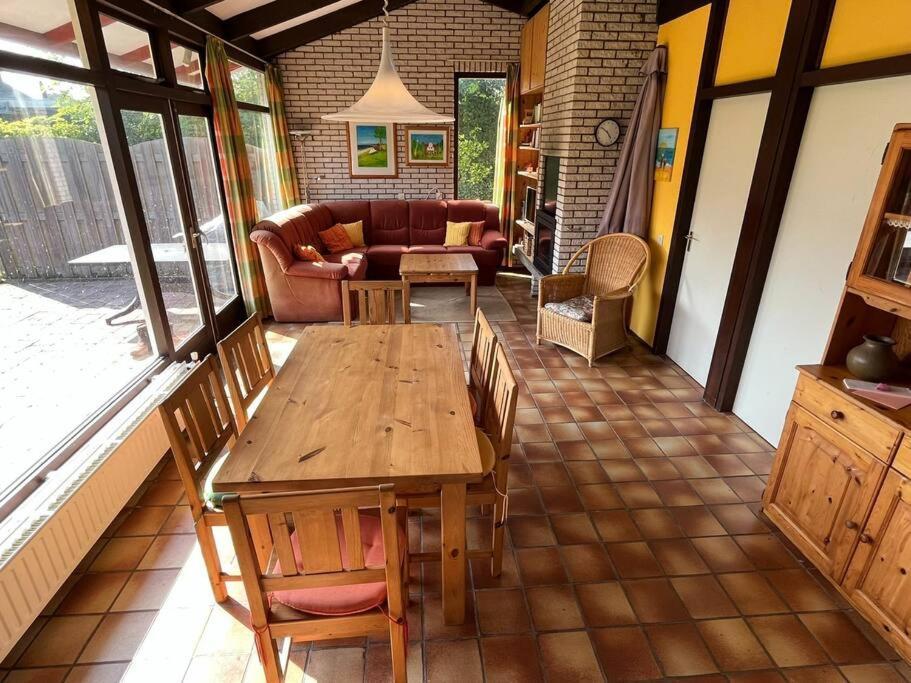 Knusse Bungalow Op Groen Park! 우도르프 외부 사진