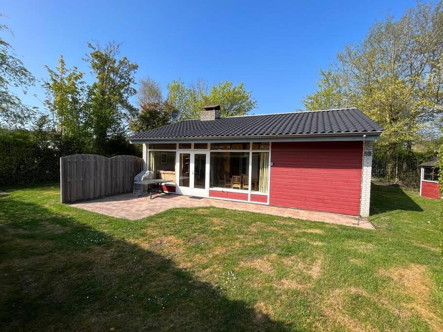 Knusse Bungalow Op Groen Park! 우도르프 외부 사진