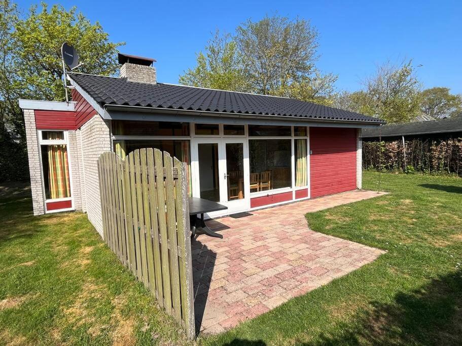 Knusse Bungalow Op Groen Park! 우도르프 외부 사진